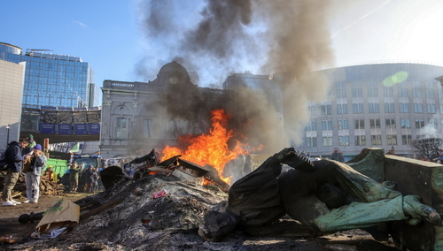Protesty rolników przed Parlamentem Europejskim