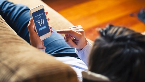 Zakupy przez internet w social media – jak robić je z głową?