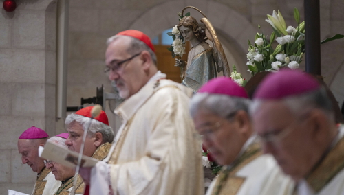 Pasterka w Betlejem, wśród celebrujących kard. Pizzaballa i kard. Krajewski