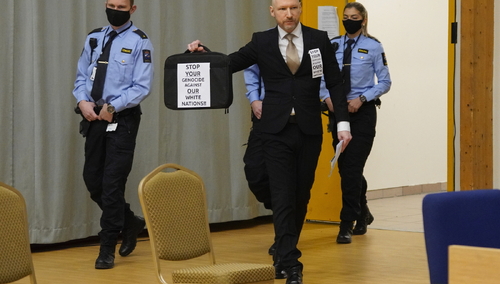 Breivik znów stanął przed sądem. Jego zachowanie zszokowało wszystkich [FOTO]