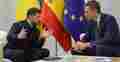 Wołodymir Zełenski i Pedro Sanchez (R)  