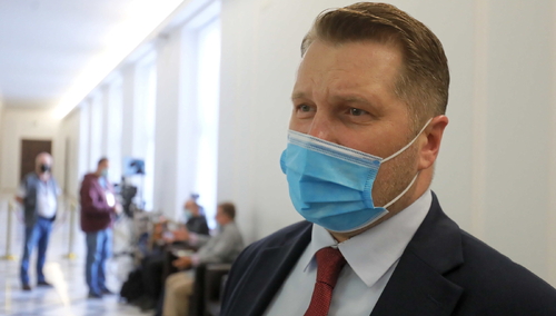 Biuro poselskie P. Czarnka obrzucone farbą, pomidorami i jajkami. Jest reakcja ministra