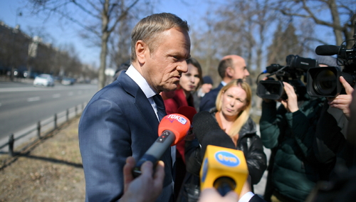 „Sprawy poważne, ale nie do końca poważni partnerzy”. Tusk jątrzy po spotkaniu z rządem
