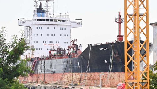 Rosyjski tankowiec "Khatanga" w porcie w Gdyni