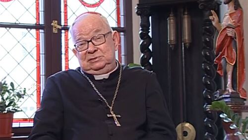 Abp Gulbinowicz otrzymał zakaz uczestnictwa w spotkaniach publicznych i używania insygniów biskupich 