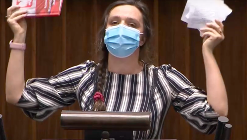 [WIDEO] Awantura w Sejmie. Jachira porwała na mównicy Konstytucję RP