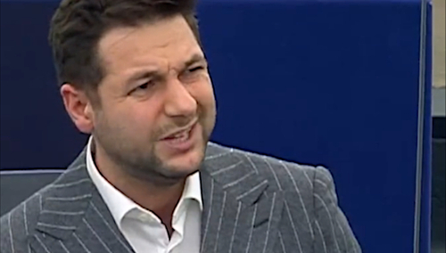 Patryk Jaki przemawia na forum Parlamentu Europejskiego
