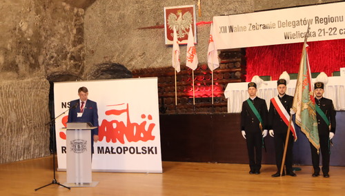 „Dzięki determinacji Solidarności ludzie pracy mogą godnie żyć”. W Kopalni Soli „Wieliczka” odbywa się XII WZD małopolskiej „S”