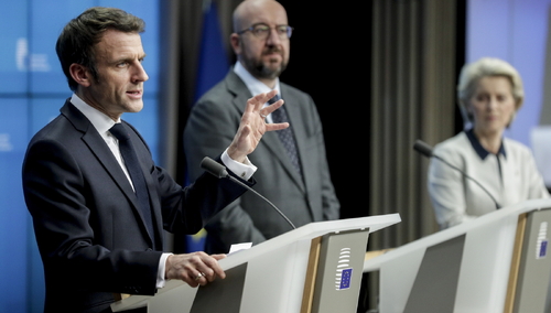 Emmanuel Macron, Charles Michel i Ursula von der Leyen
