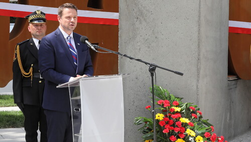 Rafał Trzaskowski odsłania "pomnik Solidarności"