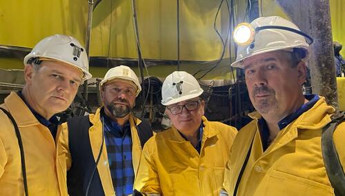 Pierwszy z prawej Waldemar Sopata, drugi z prawej minister Piotr Pyzik, wizyta w Zakładzie Górniczym Sobieski w Jaworznie,