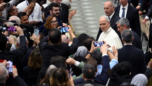 Leon XIV w gronie dziennikarzy