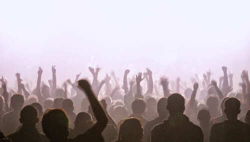 Tłum. Koncert. Ilustracja poglądowa