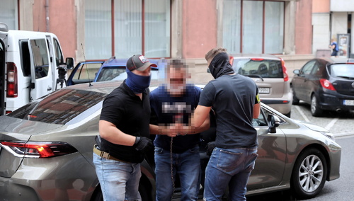 Kierowca miejskiego autobusu, który 31 lipca rano przejechał w Katowicach 19-letnią dziewczynę, doprowadzany na przesłuchanie do prokuratury w Katowicach.