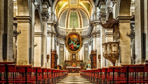 wnętrze katedry, zdjęcie poglądowe
