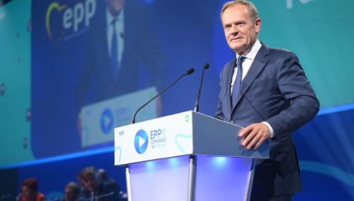 Wprost: „Niemieccy politycy mówią o stanowisku dla Tuska w strukturach UE”. Polityk PO: Zgodziłby się