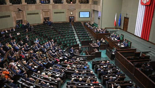 Sejm: Posłowie PiS opuścili salę plenarną podczas przemówienia premiera