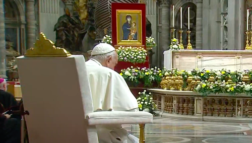 Papież Franciszek w czasie modlitwy o pokój