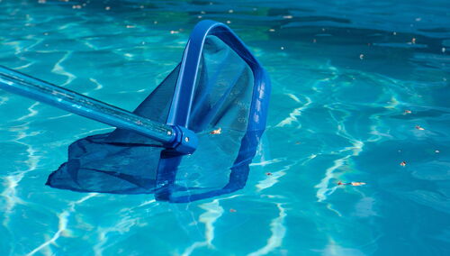 Na czym postawić basen stelażowy w ogrodzie? Przegląd możliwości