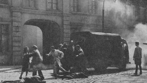 Atak na ciężarówkę z więźniami na planie filmu "Akcja pod Arsenałem"