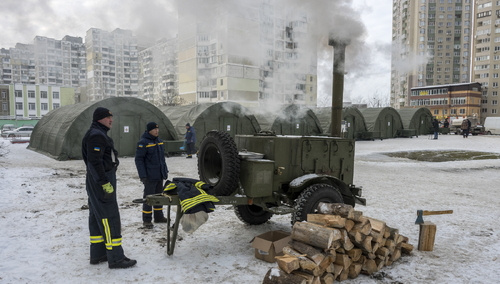 Awaryjne centra ogrzewania w Kijowie. Trwa kryzys energetyczny po rosyjskich atakach