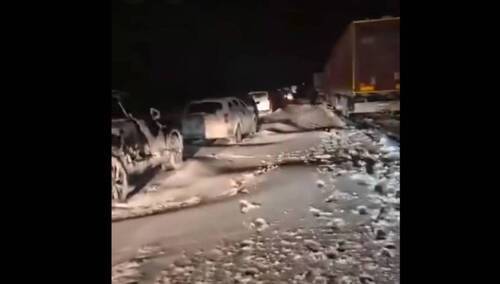 Zaspy śniegu na drodze ekspresowej S7