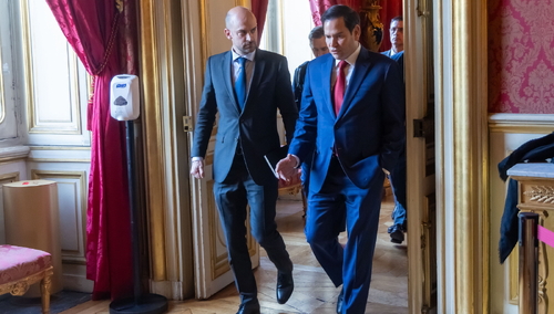 Marco Rubio (z prawej) zagroził, że USA przejdą do innych spraw, jeśli nie będzie postępu w rozmowach nt. pokoju na Ukrainie