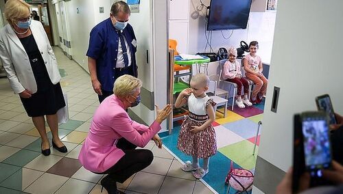 Przemysław Jarasz: Mali pacjenci przybijali Pierwszej Damie „piątki”. Agata Kornhauser-Duda odwiedziła dwa szpitale w Zabrzu