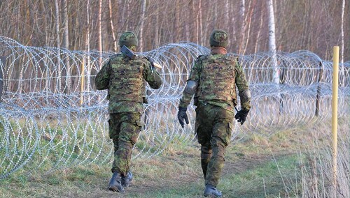 Estońscy żołnierze na granicy z Rosją