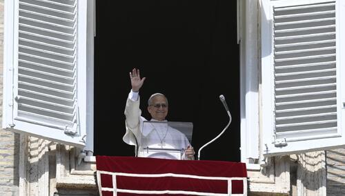 Leon XIV w oknie Pałacu Apostolskiego 