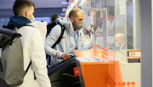 „Jeszcze nie wylecieliśmy, a już są problemy”. Polscy olimpijczycy nie mogą wejść do samolotu