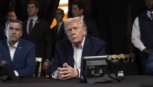 Donald Trump śledzący misję w Wenezueli