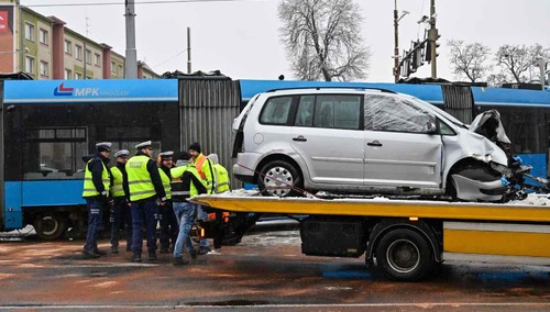 Miejsce kolizji. W bagażniku auta znaleziono 34-latka