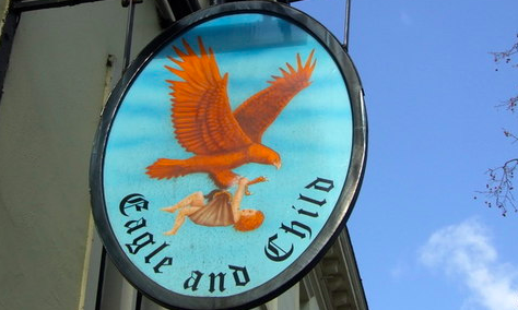 "Pod Orłem i Dzieckiem", oksfordzki pub, słynący ze spotkań Inklingów, grupy intelektualistów, wśród których prym wiedli Tolkiem i Lewis