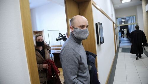 „Kolejny wyrok uderzający w wolność słowa”. Śpiewak musi przeprosić polityka SLD