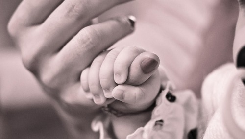 Matka z dzieckiem. Ilustracja poglądowa