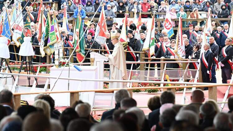 40. Pielgrzymka Ludzi Pracy. Bp Wiesław Śmigiel: Wobec potęgi Chrystusowej miłości zło jest bezradne