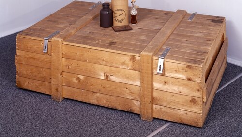 Dar dla Polski "Polentransport" z 1981r. - skrzynia zawierała domowe archiwum niemieckiego artysty Josepha Beuysa