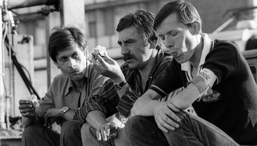 Blokada warszawskiego ronda, sierpień 1981. Wystawa zdjęć T. Gutrego pt. "Trudno przejść obojętnie"