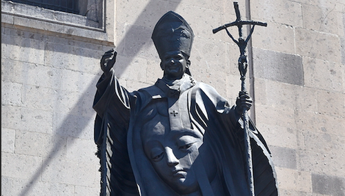 Pomnik Jana Pawła II wykonany z kluczy zebranych od mieszkańców Meksyku