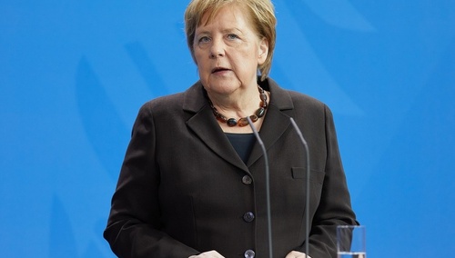 Były wicekanclerz Austrii mocno o słowach Merkel. „Mrozi krew w żyłach”