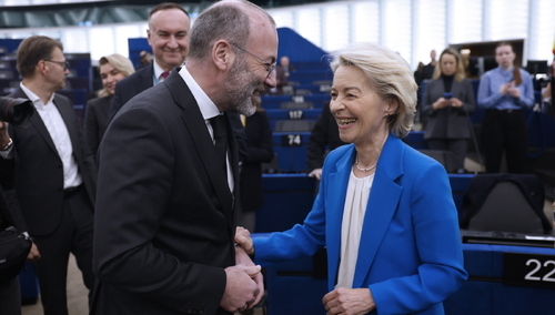 Manfred Weber i Ursula von der Leyen w Parlamencie Europejskim