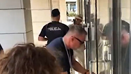 Siłowe wejście do siedziby Stowarzyszenia Marsz Niepodległości