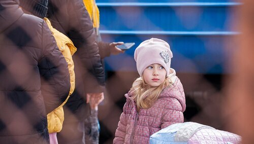 Ukraińska dziewczynka na dworcu w Przemyślu