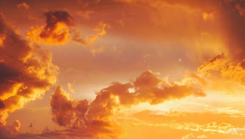 Słońce za chmurami