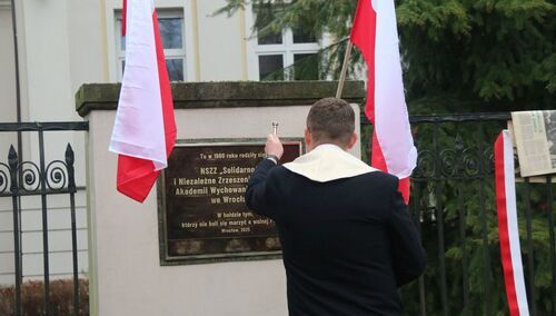 Wrocławski AWF upamiętnił powstanie uczelnianej Solidarności i Niezależnego Zrzeszenia Studentów