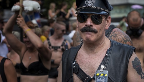 „Narzucają feminizm i LGBT”. Sukces prawników - Sąd nakazał wycofanie wulgarnego podręcznika dla dzieci