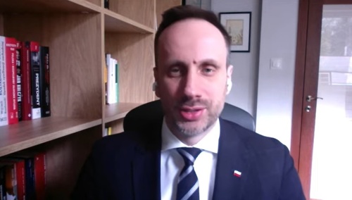 "Może pan lubi przebierać w różowe sukieneczki". Starcie posła Solidarnej Polski z dziennikarzem "GW"