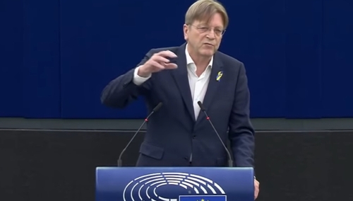 Verhofstadt wściekły na Morawieckiego. "PiS nie może tego cofnąć"