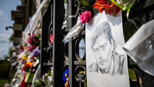 Francuzi składają hołd Alainowi Delonowi